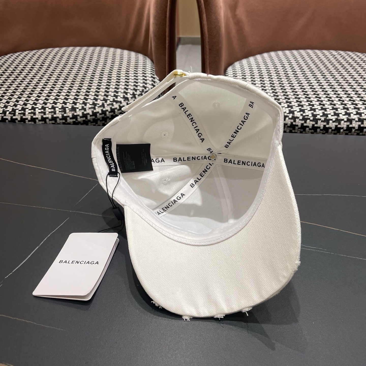 Balenciaga 新款巴黎世家 棒球帽我家对巴黎世家的工艺已经是炉火纯青了 必爆  BALENCIA