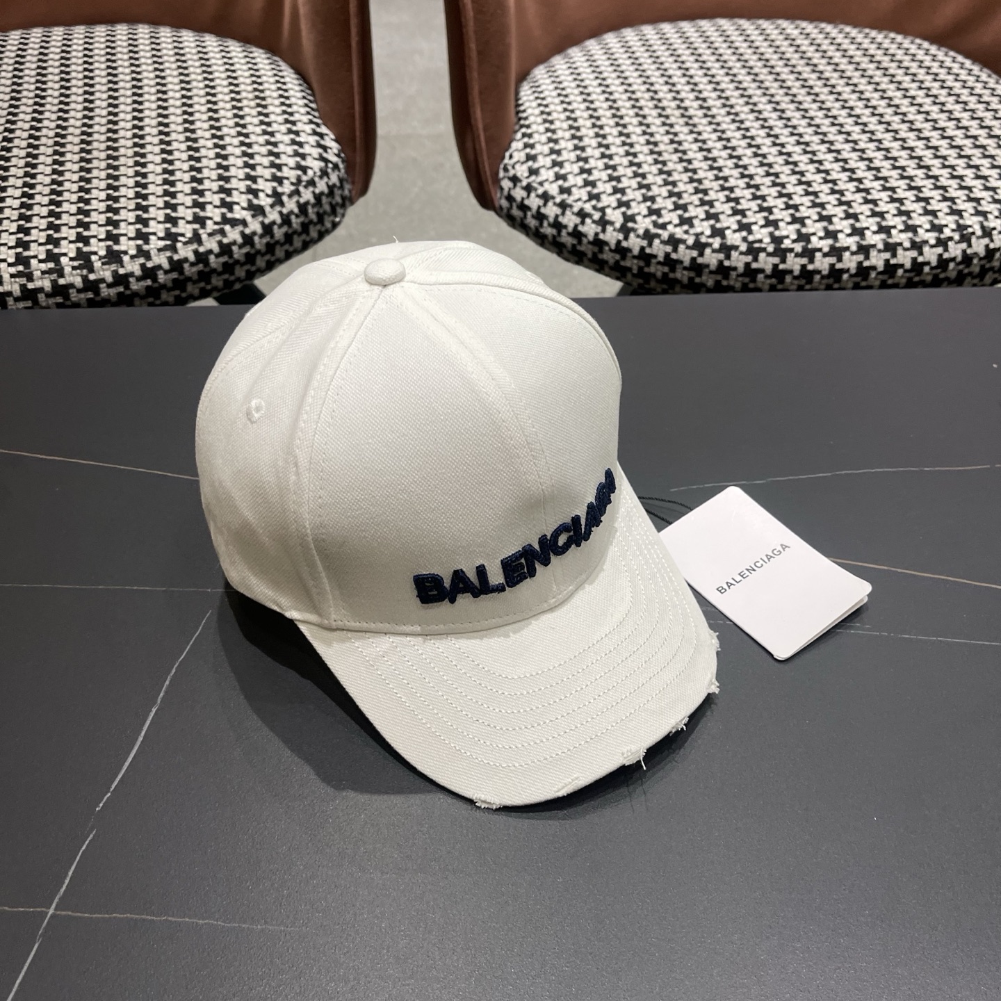 Balenciaga 新款巴黎世家 棒球帽我家对巴黎世家的工艺已经是炉火纯青了 必爆  BALENCIA