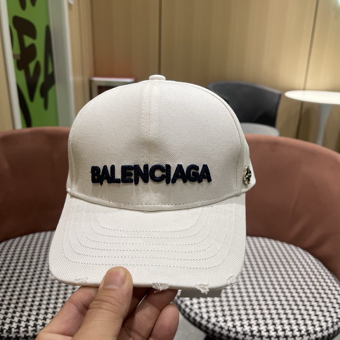 Balenciaga 新款巴黎世家 棒球帽我家对巴黎世家的工艺已经是炉火纯青了 必爆  BALENCIA