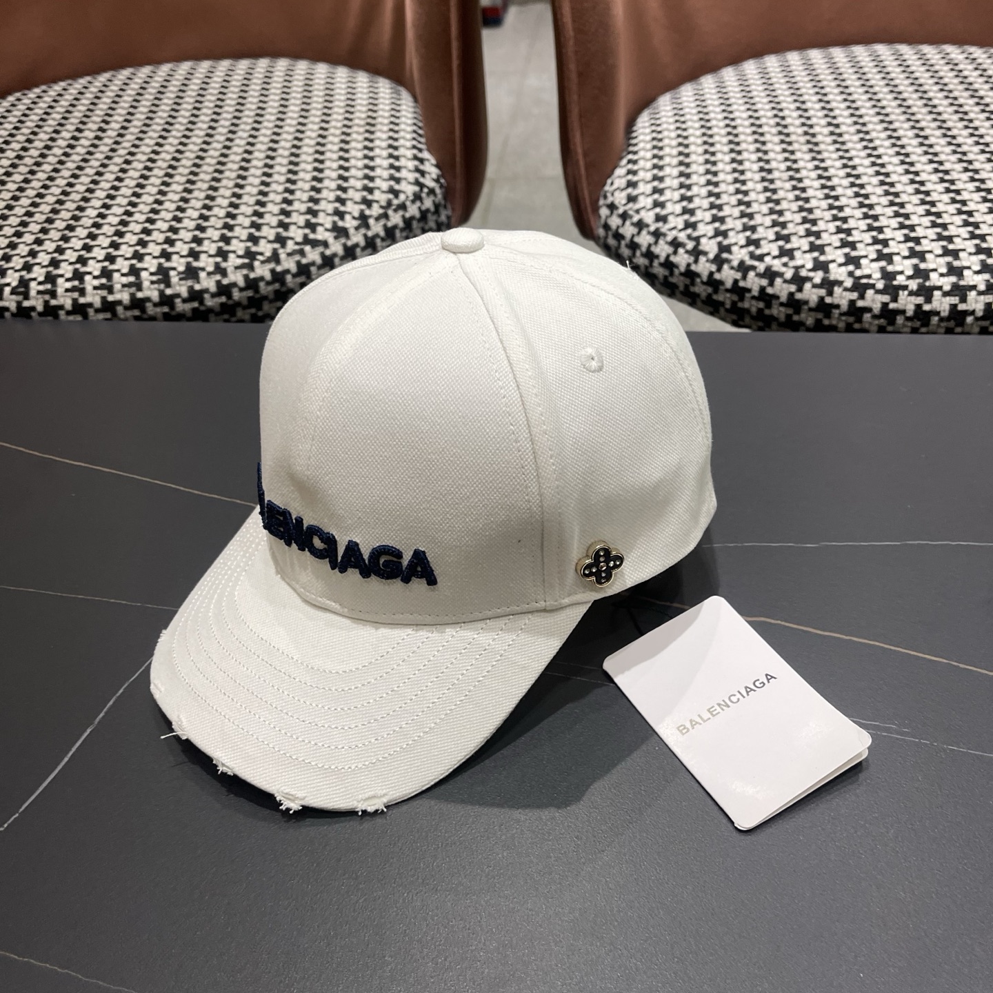 Balenciaga 新款巴黎世家 棒球帽我家对巴黎世家的工艺已经是炉火纯青了 必爆  BALENCIA