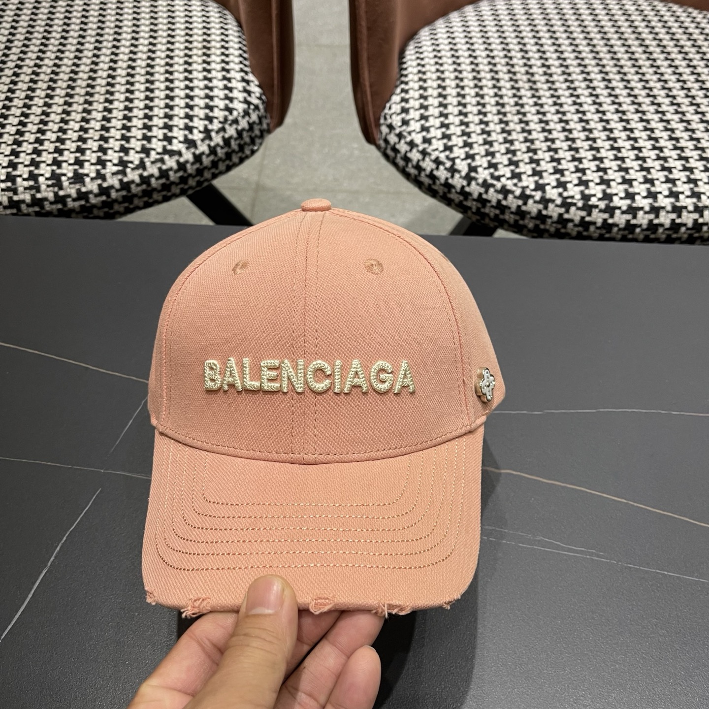 Balenciaga 新款巴黎世家 棒球帽我家对巴黎世家的工艺已经是炉火纯青了 必爆  BALENCIA