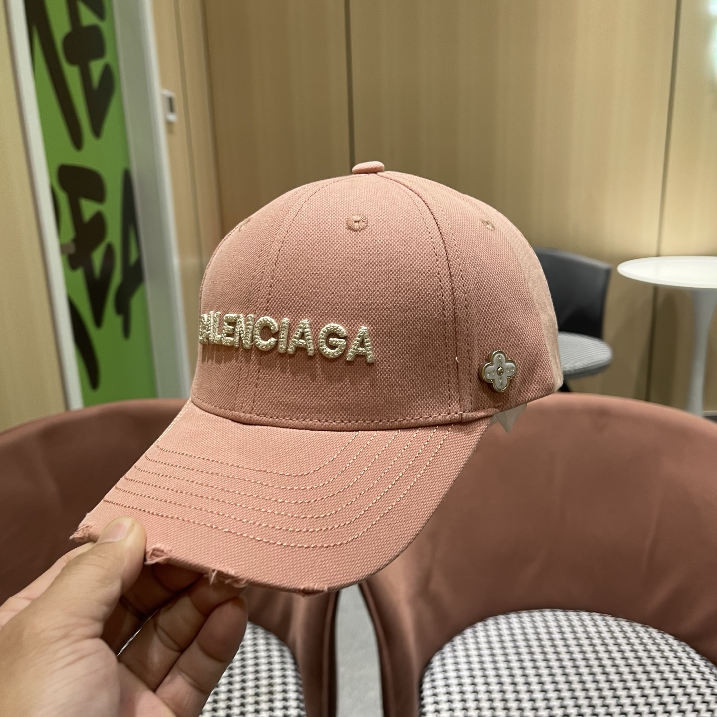 Balenciaga 新款巴黎世家 棒球帽我家对巴黎世家的工艺已经是炉火纯青了 必爆  BALENCIA