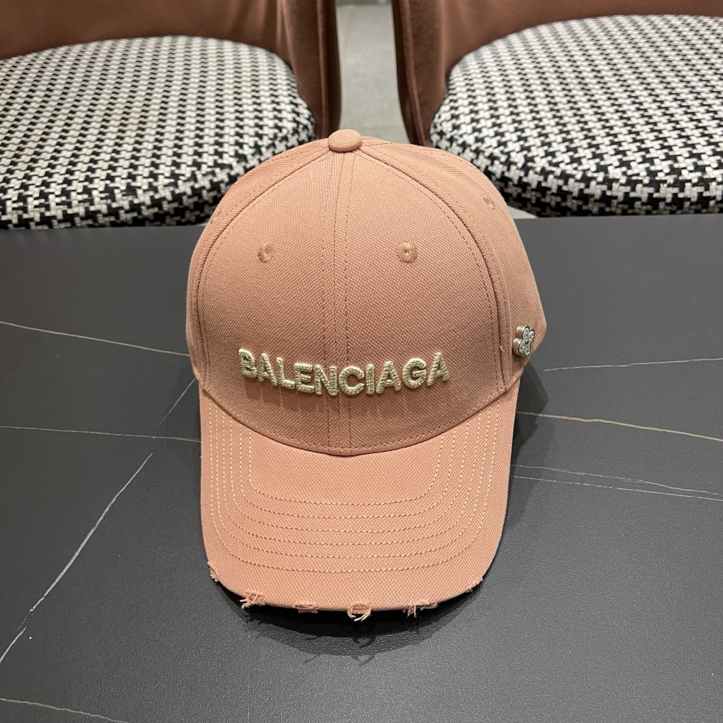 Balenciaga 新款巴黎世家 棒球帽我家对巴黎世家的工艺已经是炉火纯青了 必爆  BALENCIA