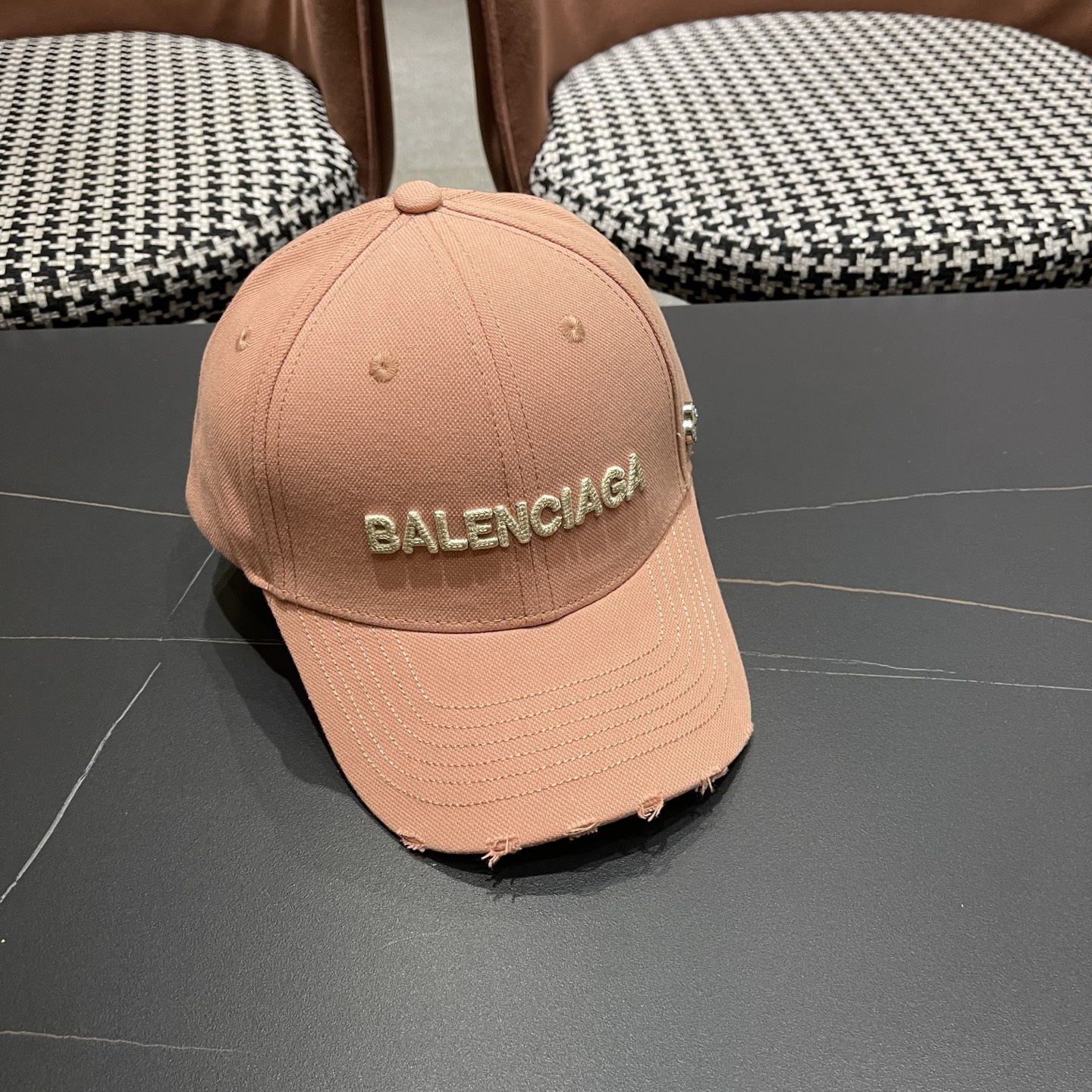Balenciaga 新款巴黎世家 棒球帽我家对巴黎世家的工艺已经是炉火纯青了 必爆  BALENCIA