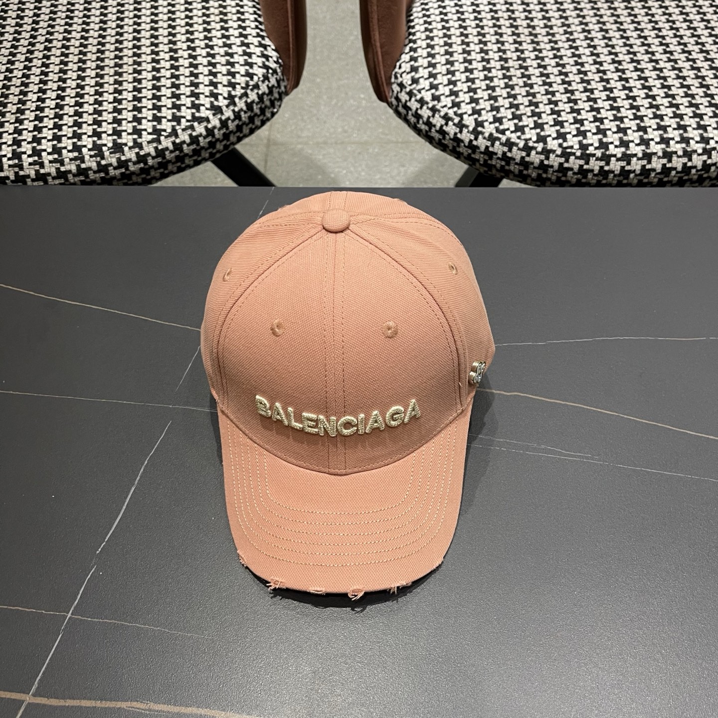 Balenciaga 新款巴黎世家 棒球帽我家对巴黎世家的工艺已经是炉火纯青了 必爆  BALENCIA