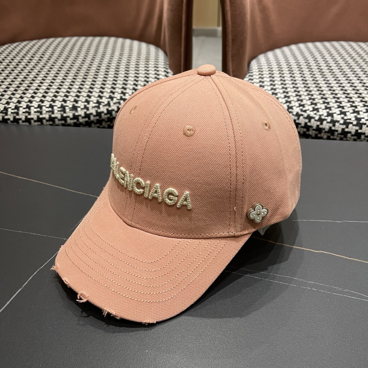 Balenciaga 新款巴黎世家 棒球帽我家对巴黎世家的工艺已经是炉火纯青了 必爆  BALENCIA