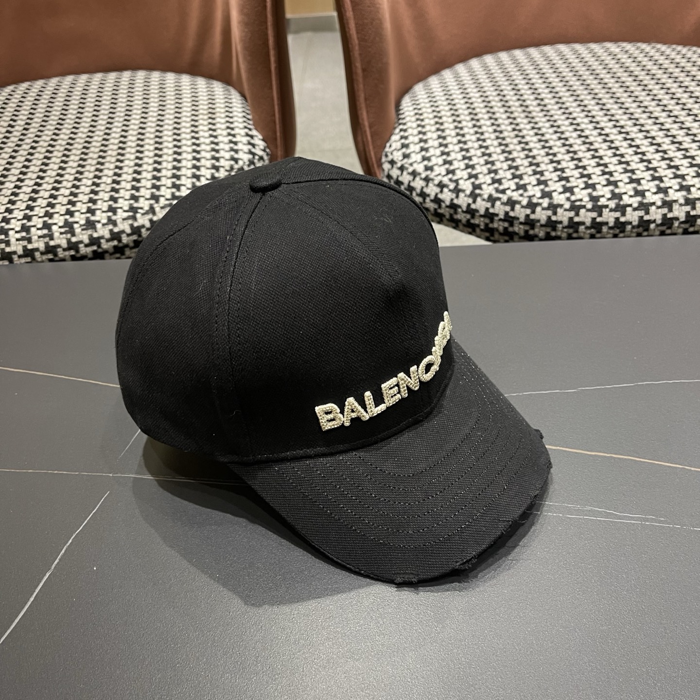 Balenciaga 新款巴黎世家 棒球帽我家对巴黎世家的工艺已经是炉火纯青了 必爆  BALENCIA