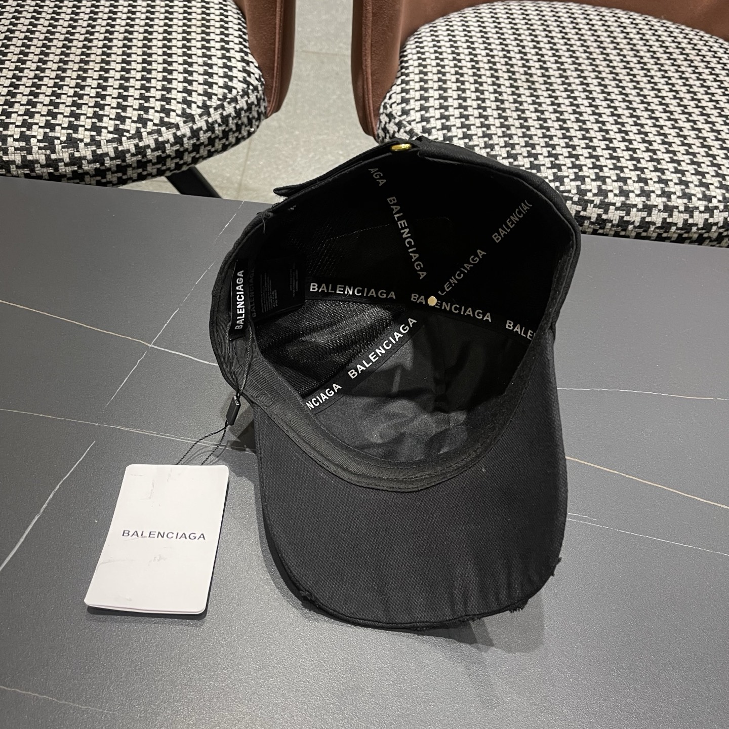 Balenciaga 新款巴黎世家 棒球帽我家对巴黎世家的工艺已经是炉火纯青了 必爆  BALENCIA