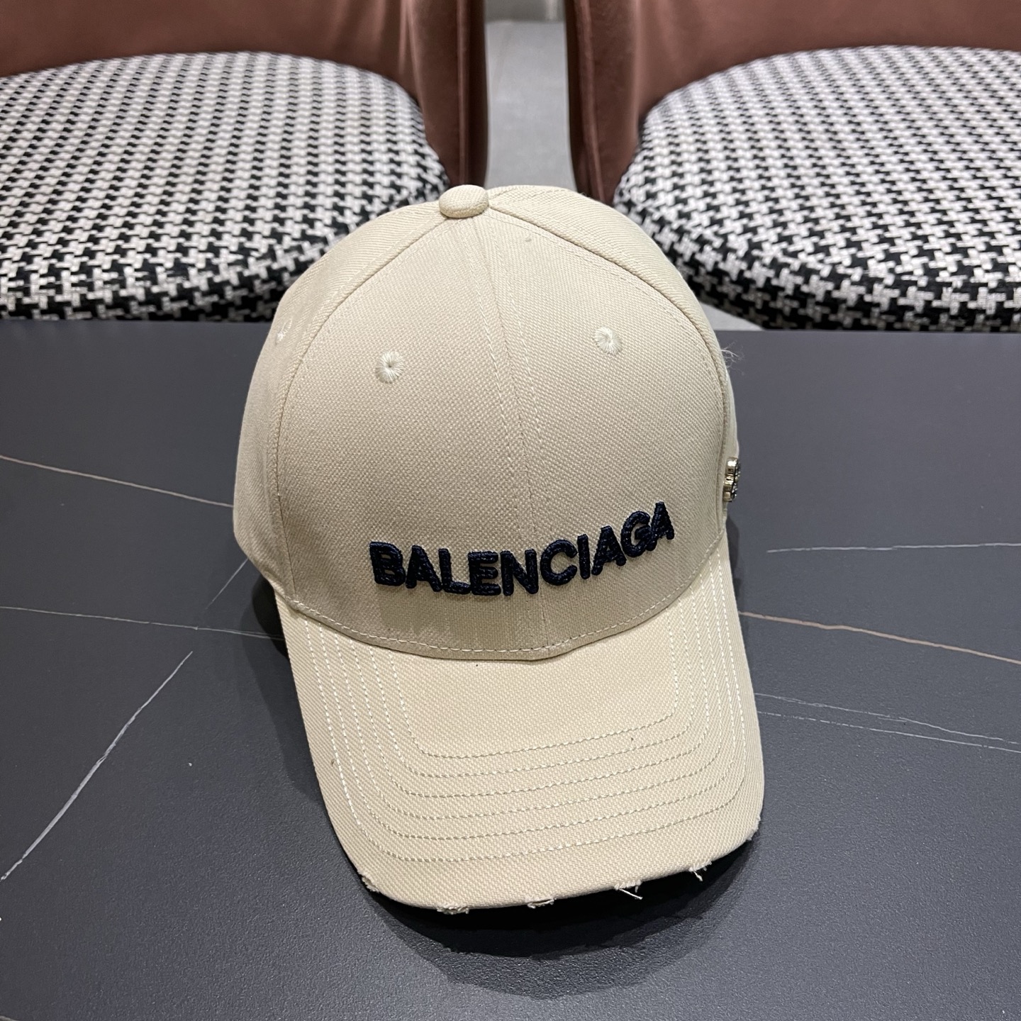 Balenciaga 新款巴黎世家 棒球帽我家对巴黎世家的工艺已经是炉火纯青了 必爆  BALENCIA