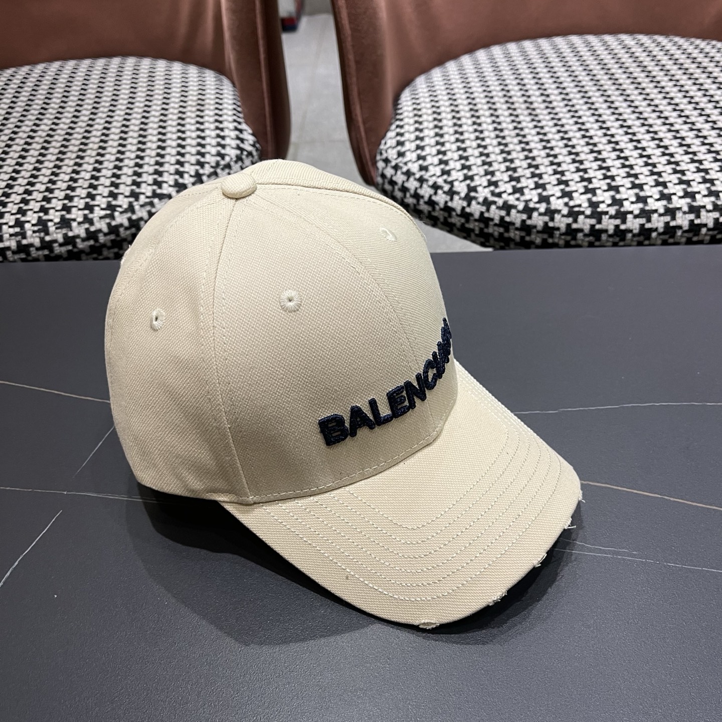 Balenciaga 新款巴黎世家 棒球帽我家对巴黎世家的工艺已经是炉火纯青了 必爆  BALENCIA