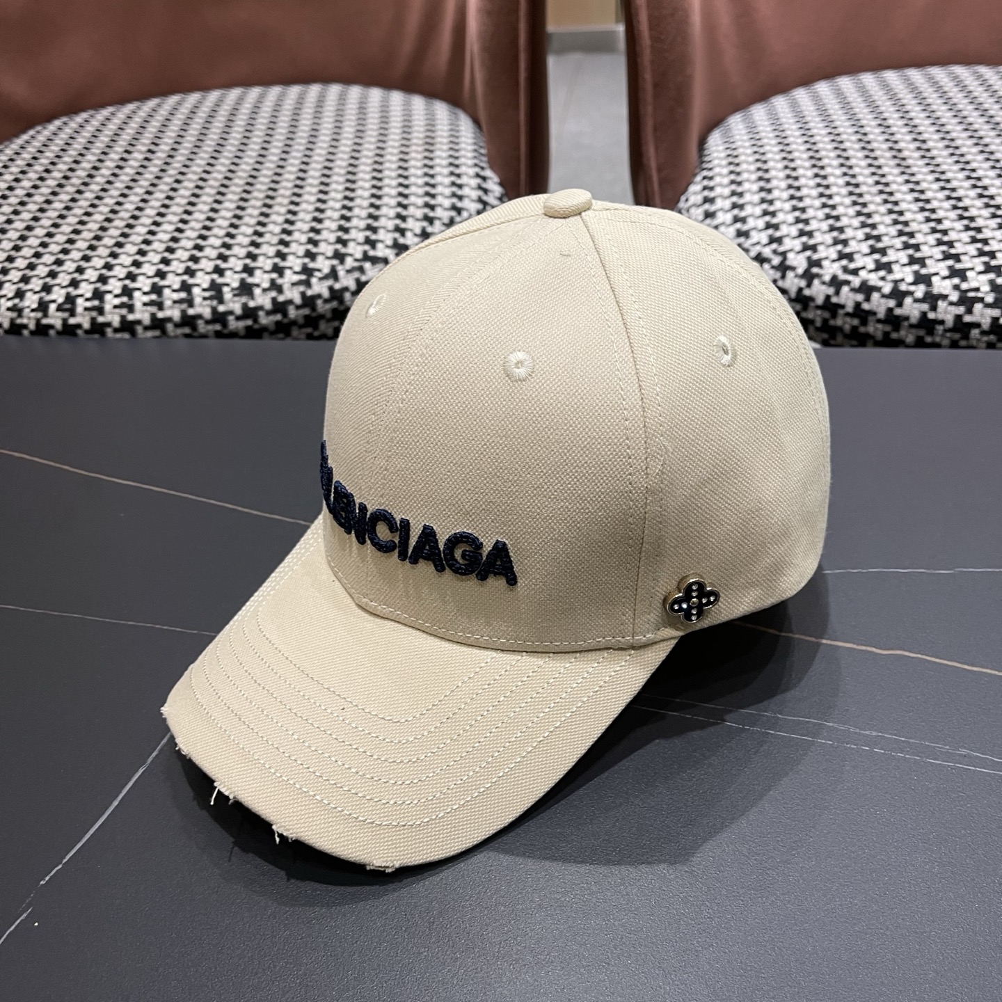 Balenciaga 新款巴黎世家 棒球帽我家对巴黎世家的工艺已经是炉火纯青了 必爆  BALENCIA