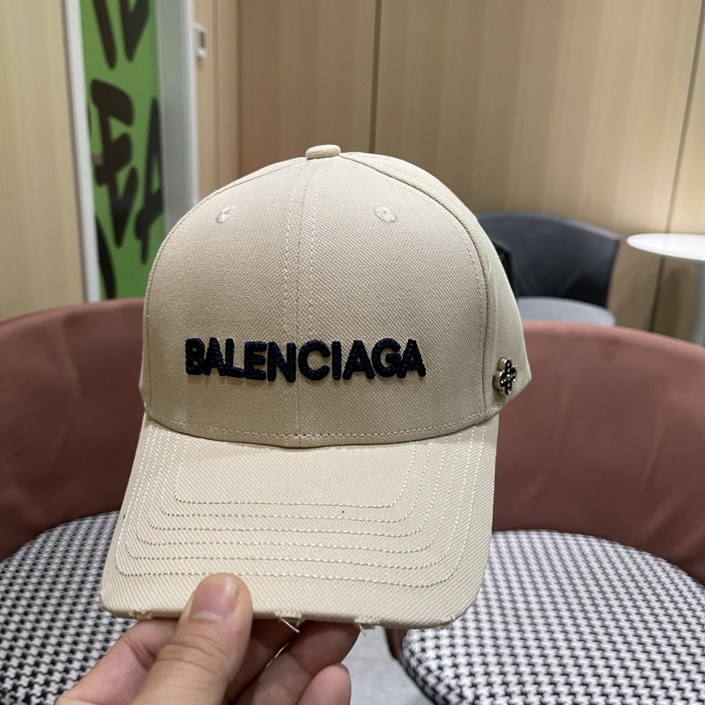Balenciaga 新款巴黎世家 棒球帽我家对巴黎世家的工艺已经是炉火纯青了 必爆  BALENCIA
