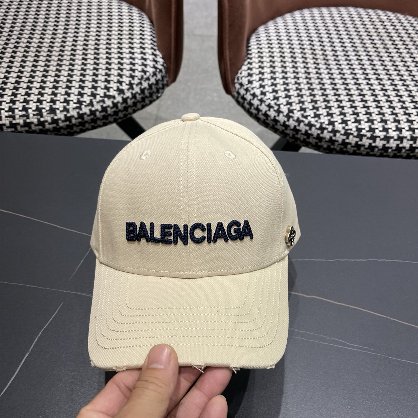 Balenciaga 新款巴黎世家 棒球帽我家对巴黎世家的工艺已经是炉火纯青了 必爆  BALENCIA