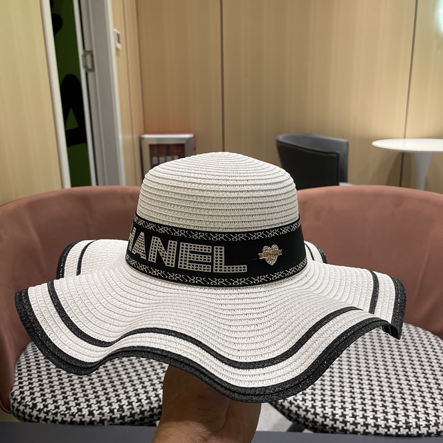 CHANEL香奈儿 夏季防晒太阳帽子女法式赫本风大檐草帽度假百搭渔夫帽显脸小