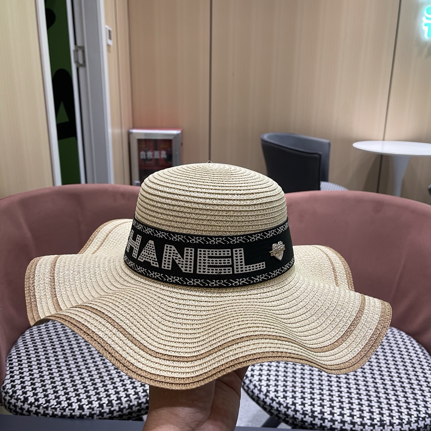 CHANEL香奈儿 夏季防晒太阳帽子女法式赫本风大檐草帽度假百搭渔夫帽显脸小