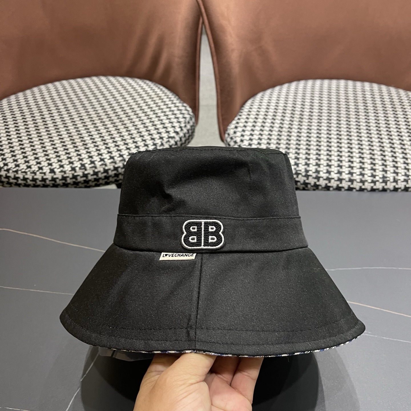 BALENCIAGA巴黎世家 渔夫帽子春季新款简约水桶帽百搭日系时尚盆帽遮阳潮