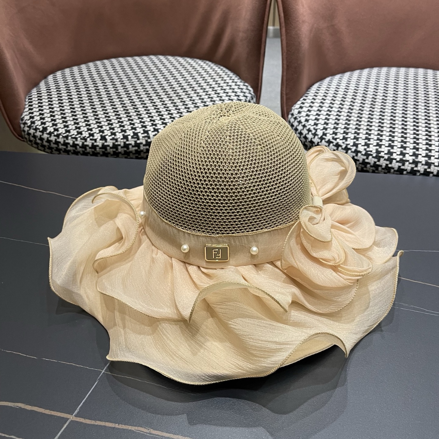 Fendi 芬迪 春夏透气遮阳帽女防晒防紫外线大檐遮脸渔夫帽 户外海边出游防晒帽