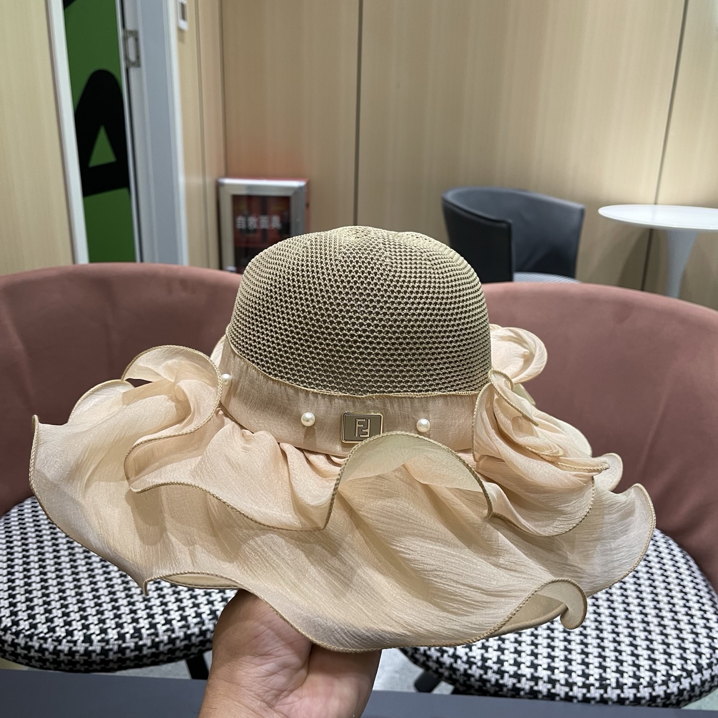 Fendi 芬迪 春夏透气遮阳帽女防晒防紫外线大檐遮脸渔夫帽 户外海边出游防晒帽