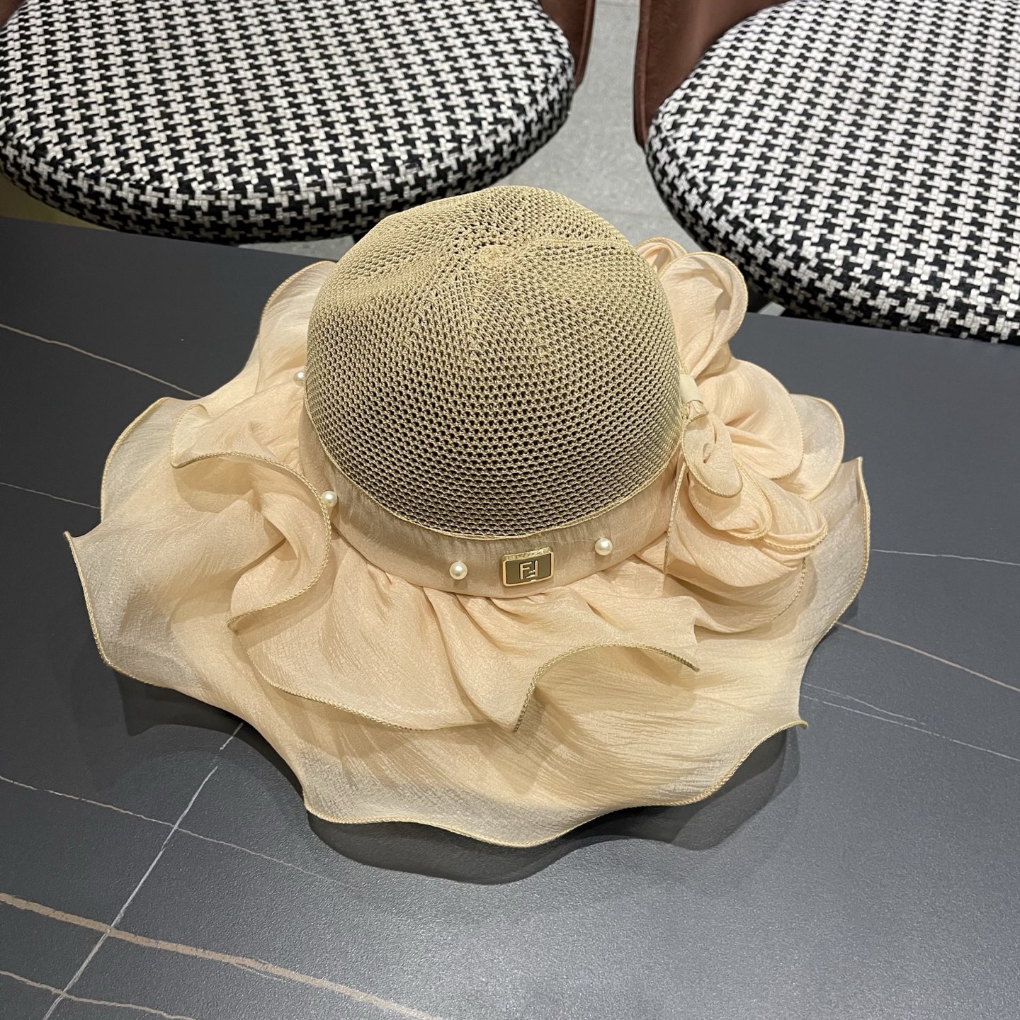 Fendi 芬迪 春夏透气遮阳帽女防晒防紫外线大檐遮脸渔夫帽 户外海边出游防晒帽