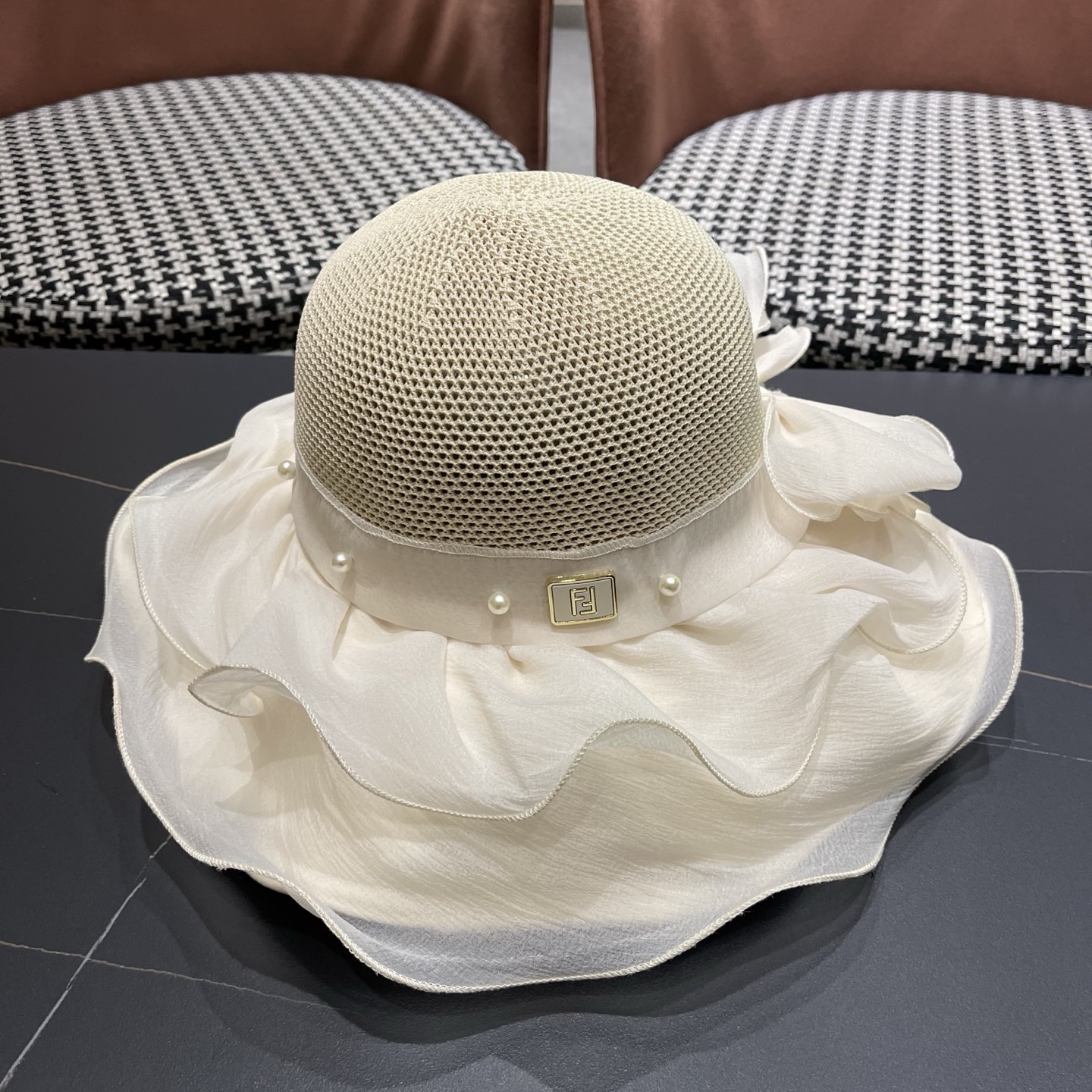 Fendi 芬迪 春夏透气遮阳帽女防晒防紫外线大檐遮脸渔夫帽 户外海边出游防晒帽