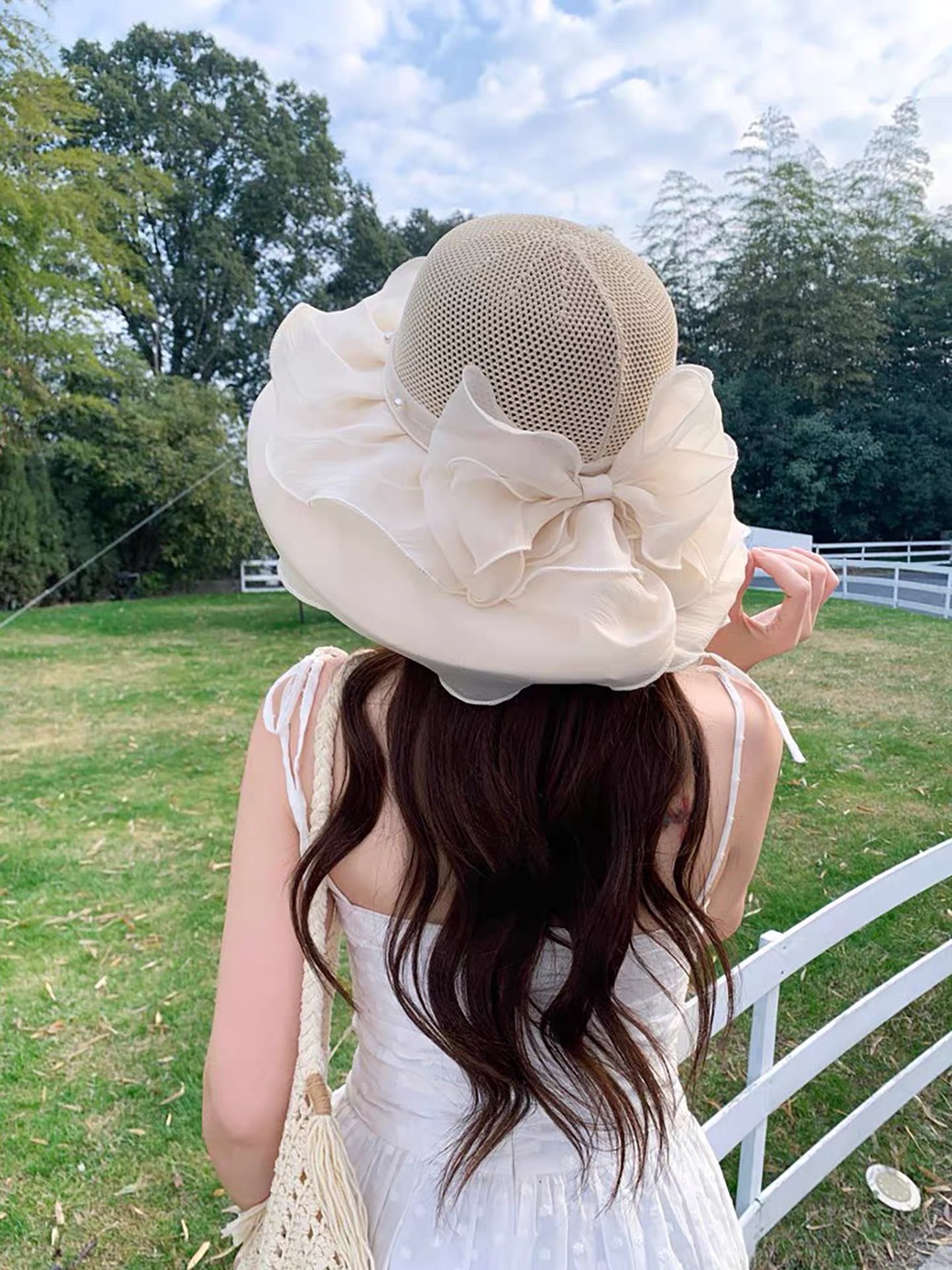 Fendi 芬迪 春夏透气遮阳帽女防晒防紫外线大檐遮脸渔夫帽 户外海边出游防晒帽