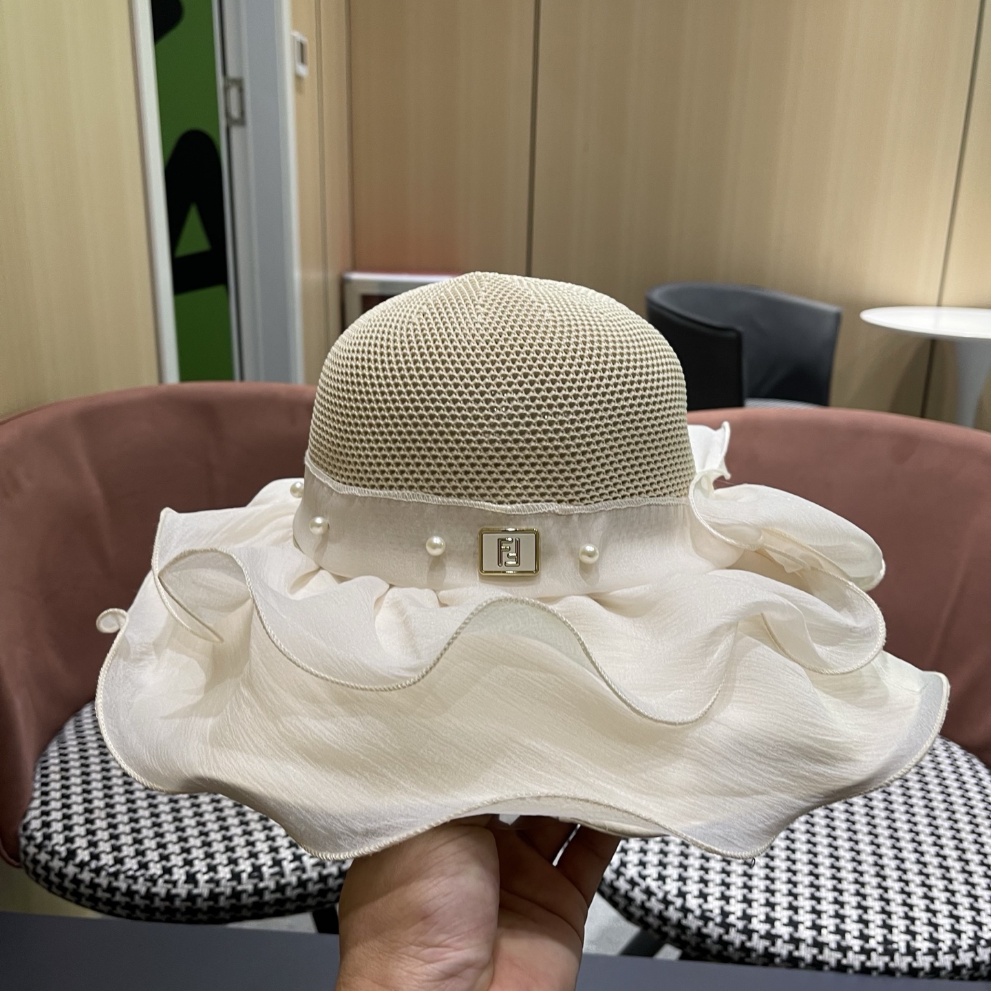 Fendi 芬迪 春夏透气遮阳帽女防晒防紫外线大檐遮脸渔夫帽 户外海边出游防晒帽