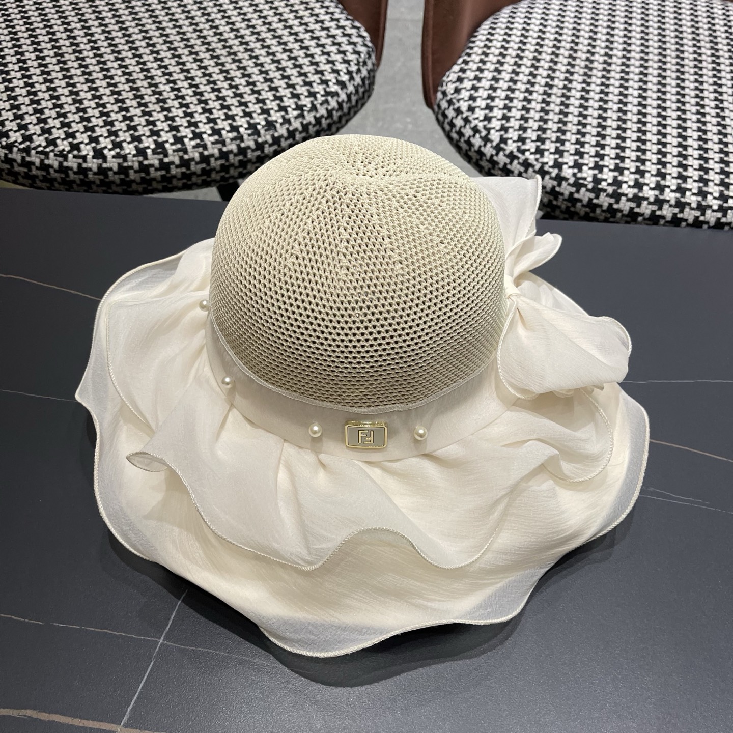 Fendi 芬迪 春夏透气遮阳帽女防晒防紫外线大檐遮脸渔夫帽 户外海边出游防晒帽