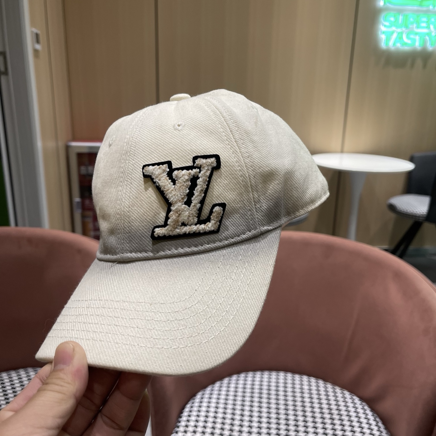 LV(路易威登)洗水棒球帽，专柜1:1开模订制，轻盈透气！质量超赞，基础头围56，可调节。