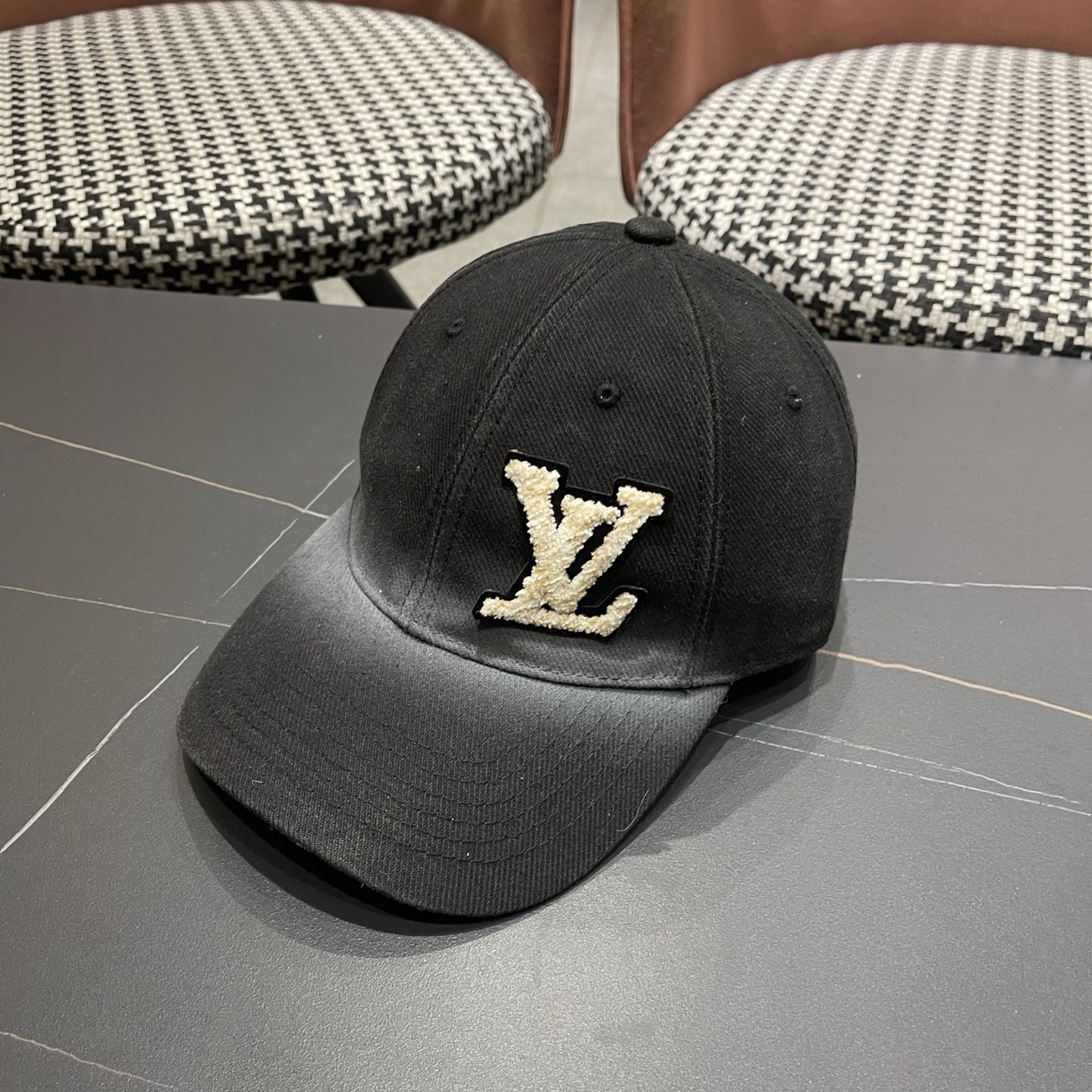 LV(路易威登)洗水棒球帽，专柜1:1开模订制，轻盈透气！质量超赞，基础头围56，可调节。