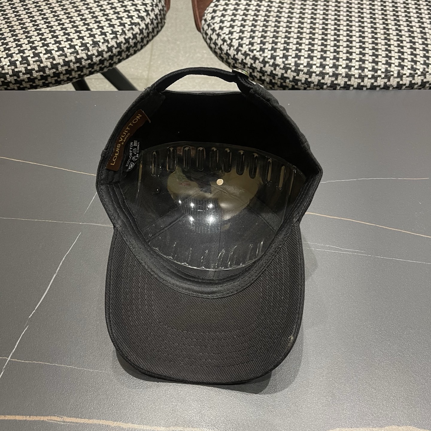 LV(路易威登)洗水棒球帽，专柜1:1开模订制，轻盈透气！质量超赞，基础头围56，可调节。
