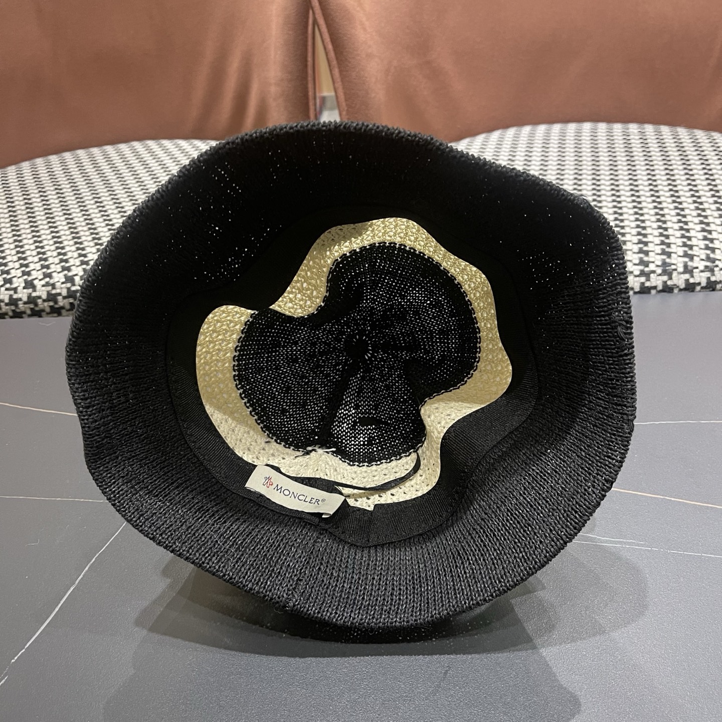 MONCLER（蒙口） 春夏日系复古镂空针织渔夫帽女前长后短 显脸小百搭素颜盆帽遮阳帽