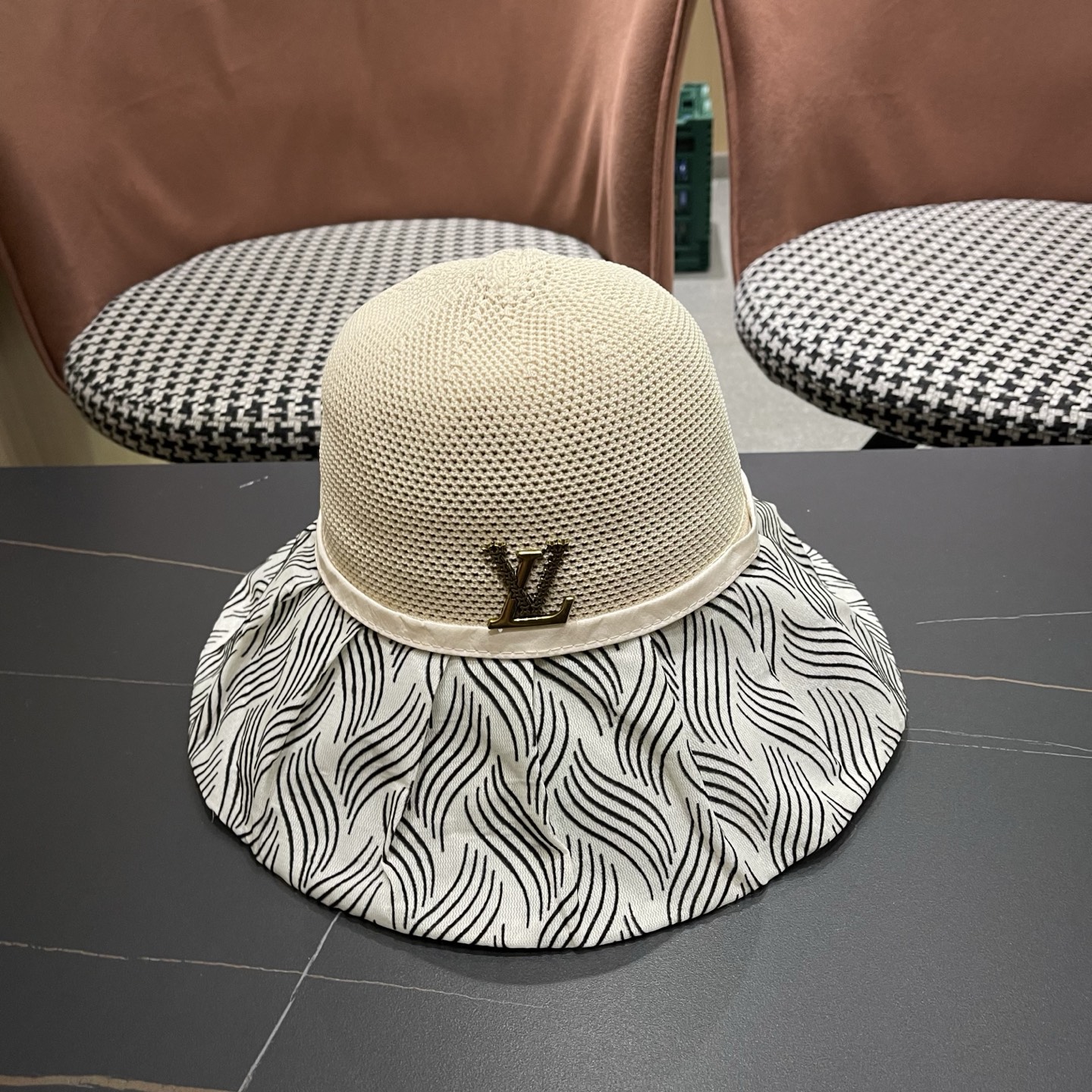 LV 路易威登 新款夏季女防紫外线渔夫帽户外遮脸太阳帽空帽出游沙滩防晒