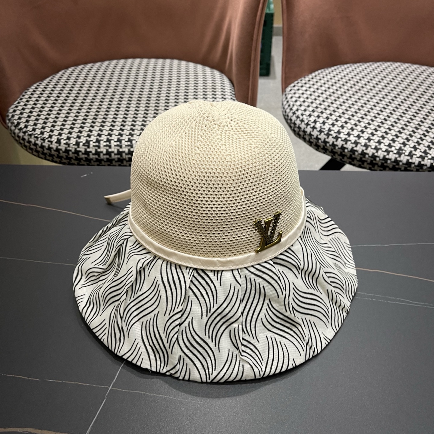 LV 路易威登 新款夏季女防紫外线渔夫帽户外遮脸太阳帽空帽出游沙滩防晒