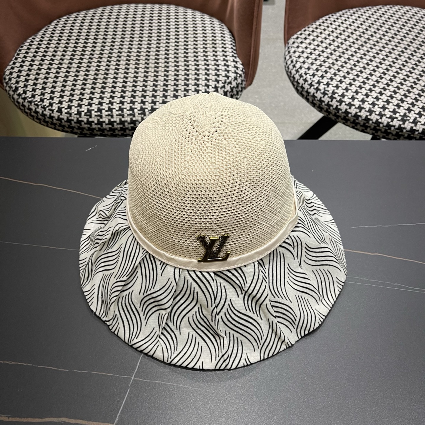 LV 路易威登 新款夏季女防紫外线渔夫帽户外遮脸太阳帽空帽出游沙滩防晒