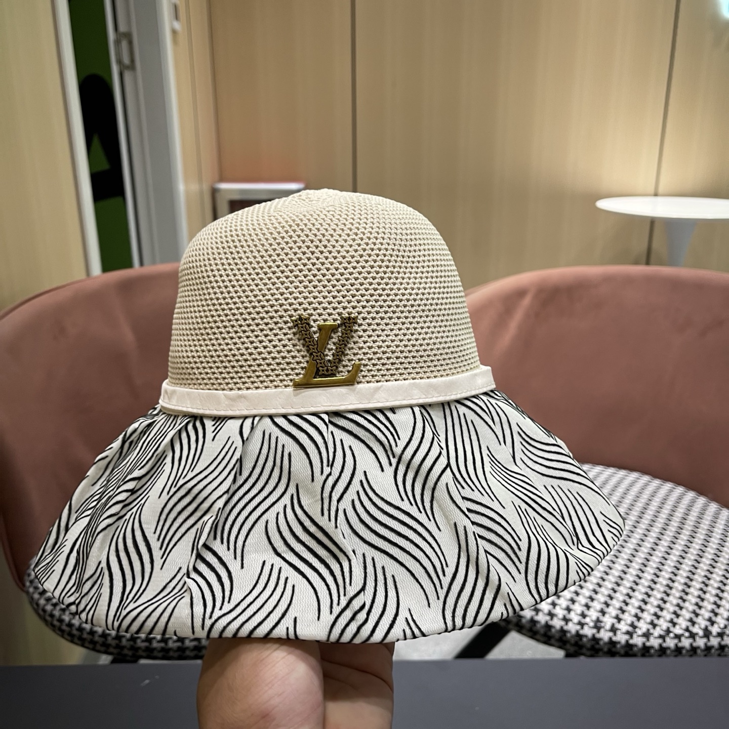 LV 路易威登 新款夏季女防紫外线渔夫帽户外遮脸太阳帽空帽出游沙滩防晒