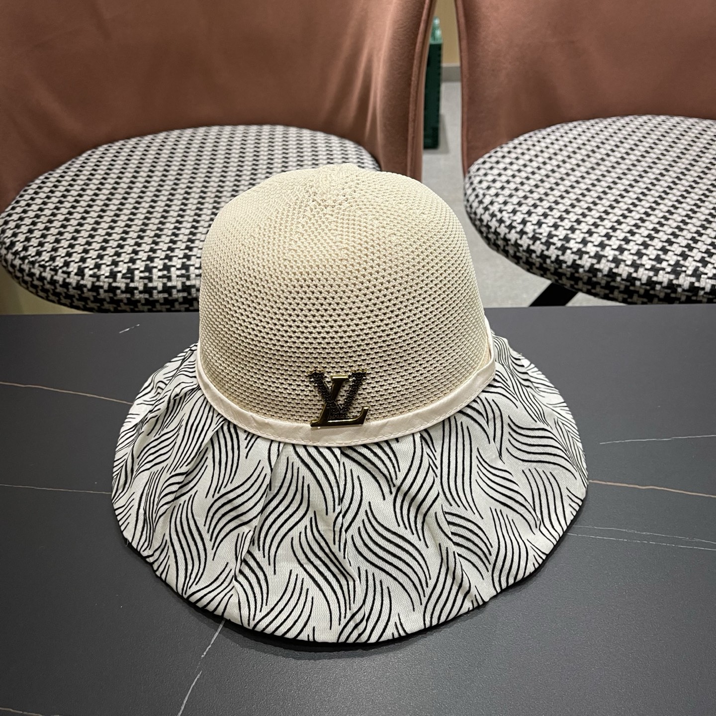 LV 路易威登 新款夏季女防紫外线渔夫帽户外遮脸太阳帽空帽出游沙滩防晒