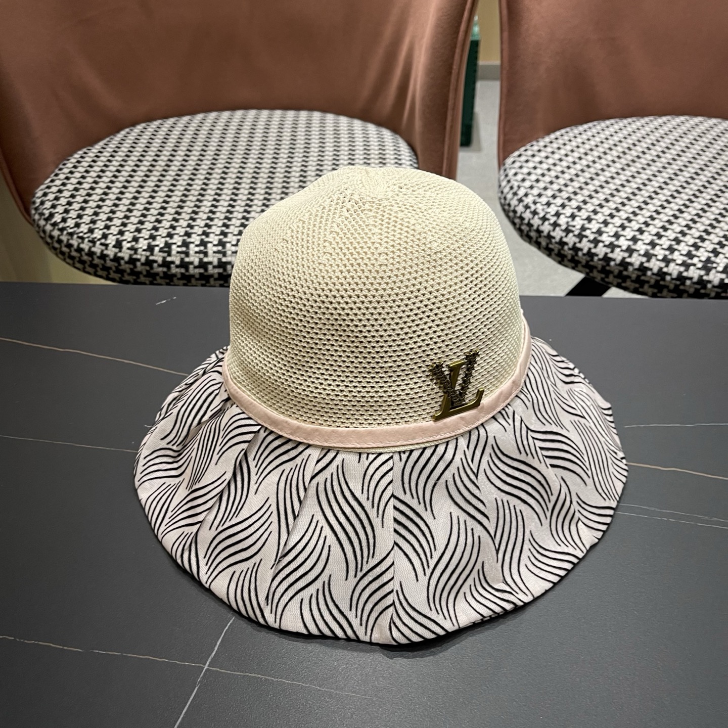 LV 路易威登 新款夏季女防紫外线渔夫帽户外遮脸太阳帽空帽出游沙滩防晒