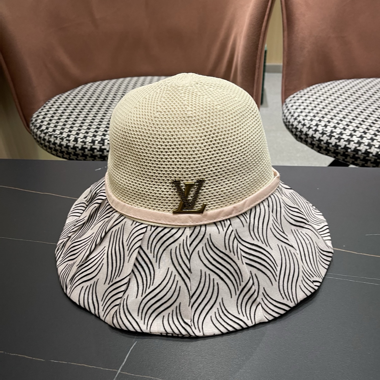 LV 路易威登 新款夏季女防紫外线渔夫帽户外遮脸太阳帽空帽出游沙滩防晒