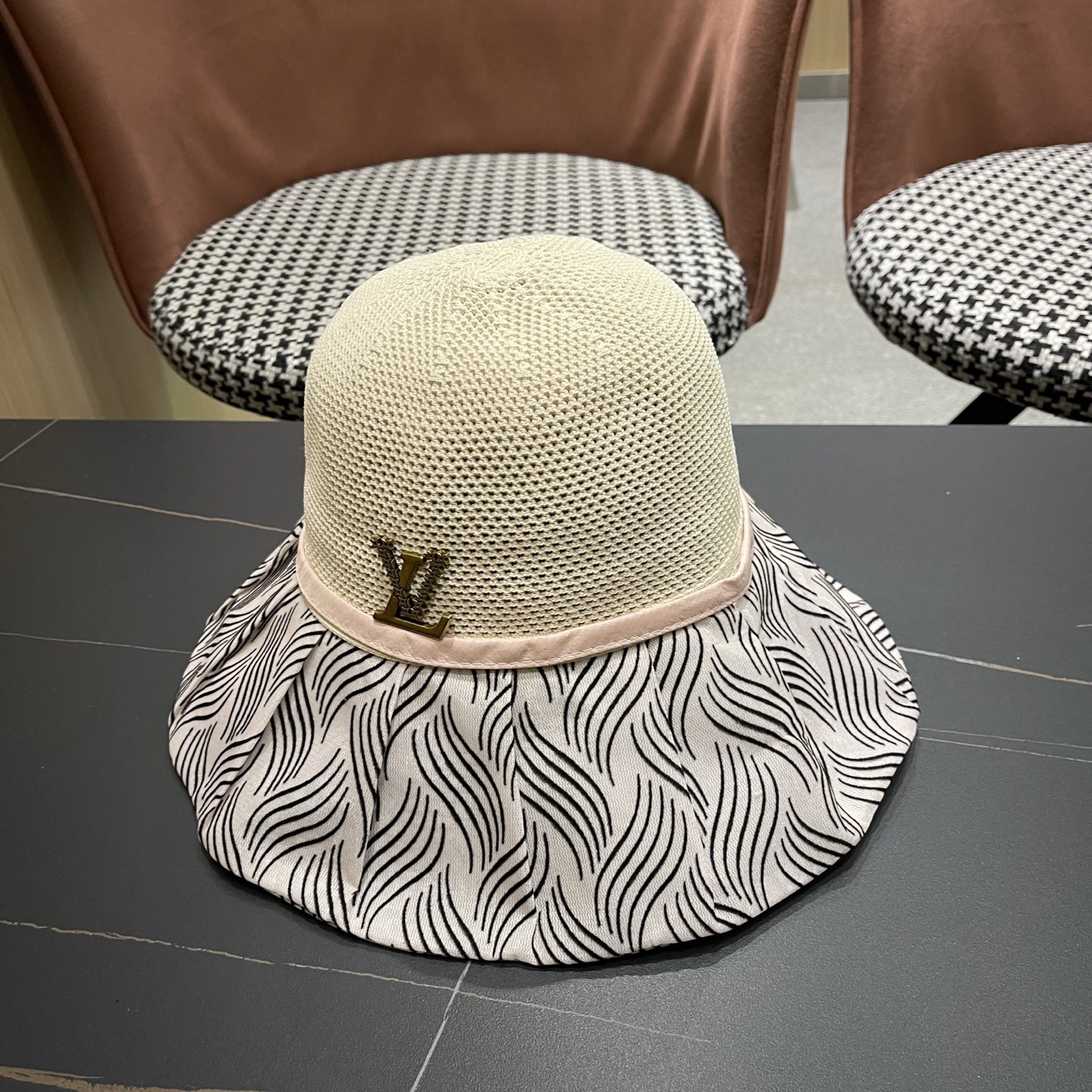 LV 路易威登 新款夏季女防紫外线渔夫帽户外遮脸太阳帽空帽出游沙滩防晒