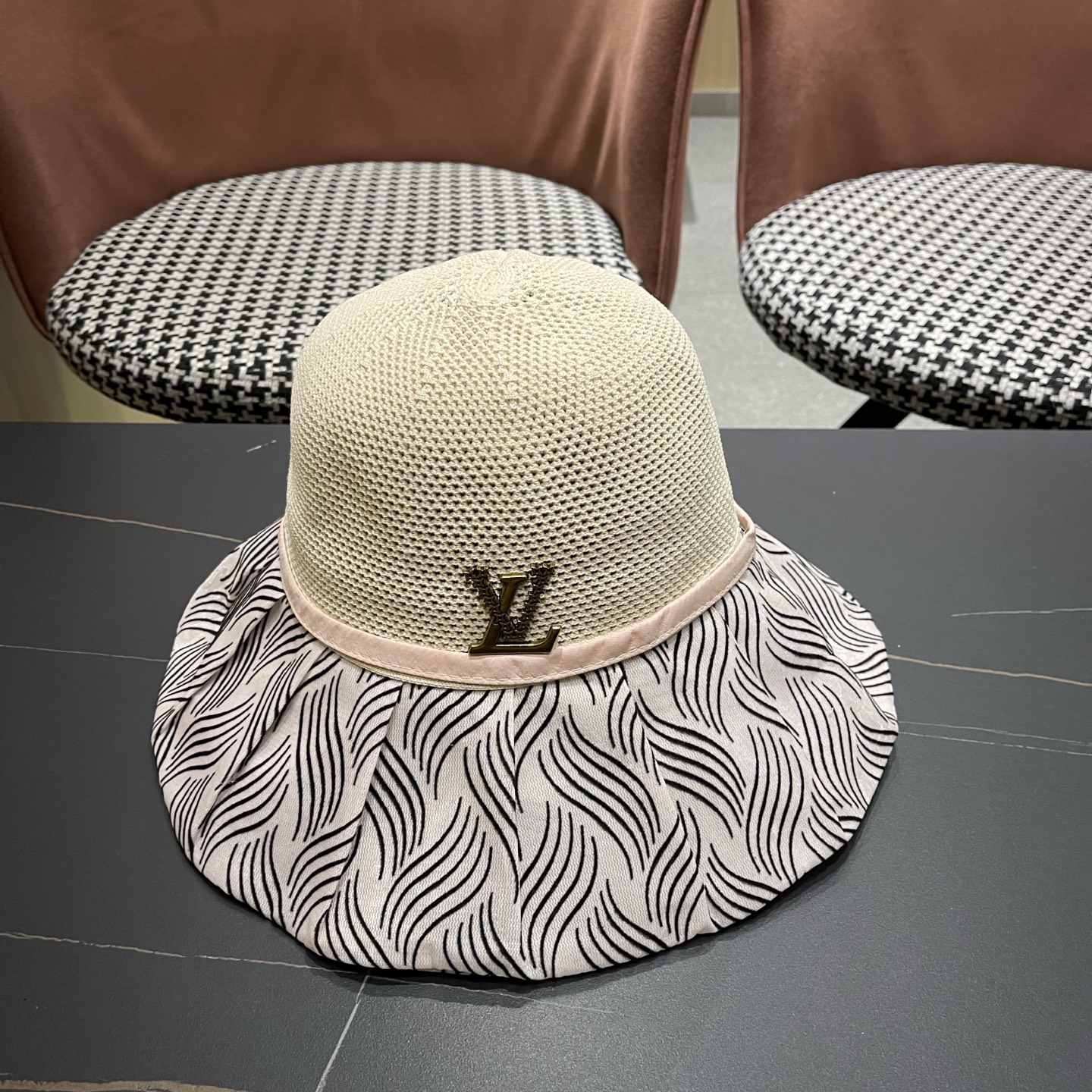 LV 路易威登 新款夏季女防紫外线渔夫帽户外遮脸太阳帽空帽出游沙滩防晒