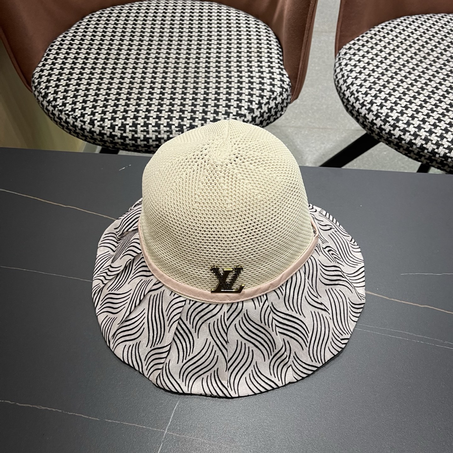 LV 路易威登 新款夏季女防紫外线渔夫帽户外遮脸太阳帽空帽出游沙滩防晒