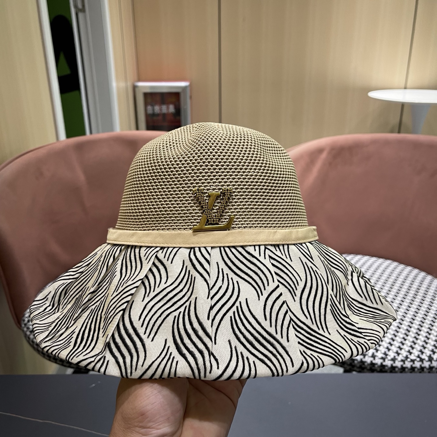 LV 路易威登 新款夏季女防紫外线渔夫帽户外遮脸太阳帽空帽出游沙滩防晒