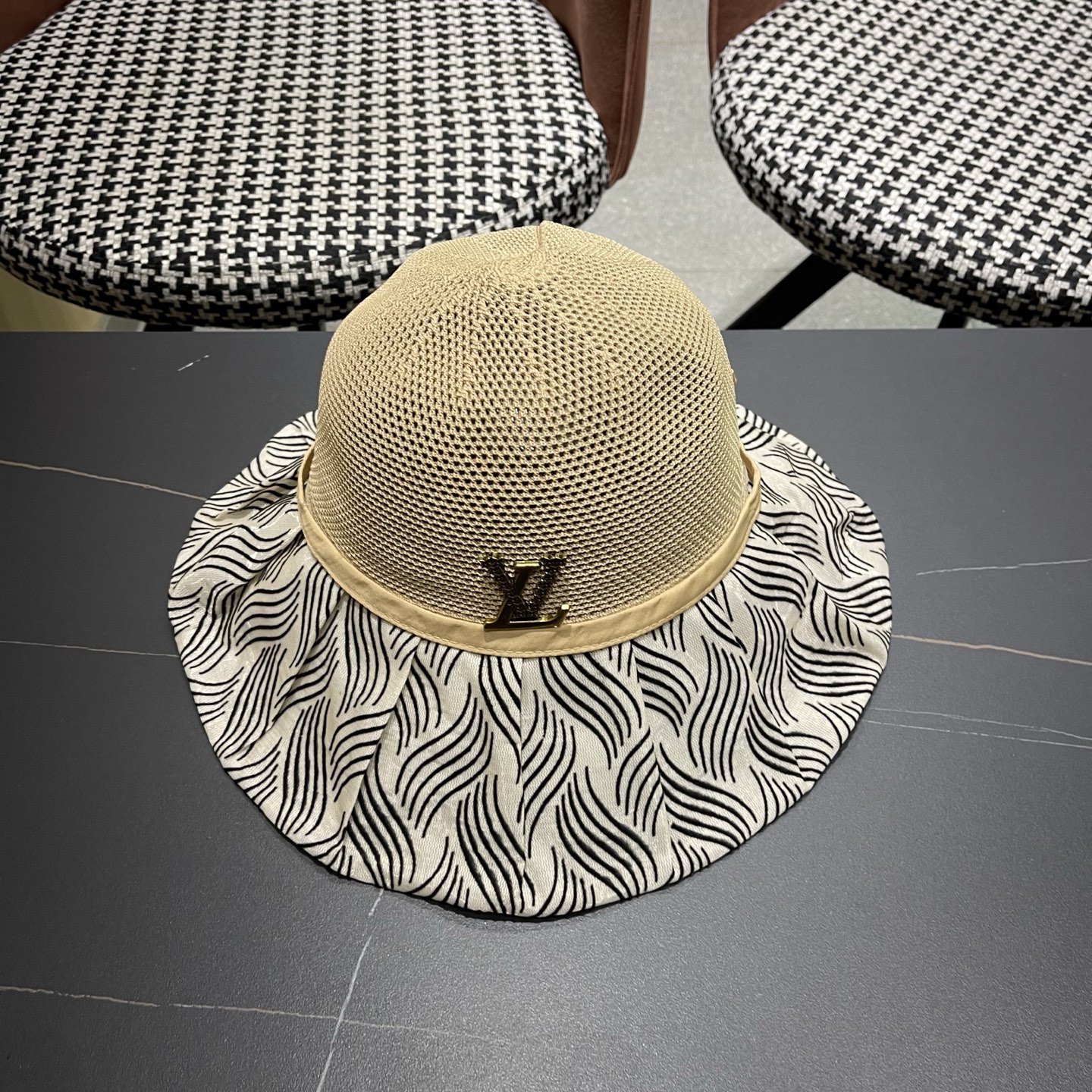 LV 路易威登 新款夏季女防紫外线渔夫帽户外遮脸太阳帽空帽出游沙滩防晒