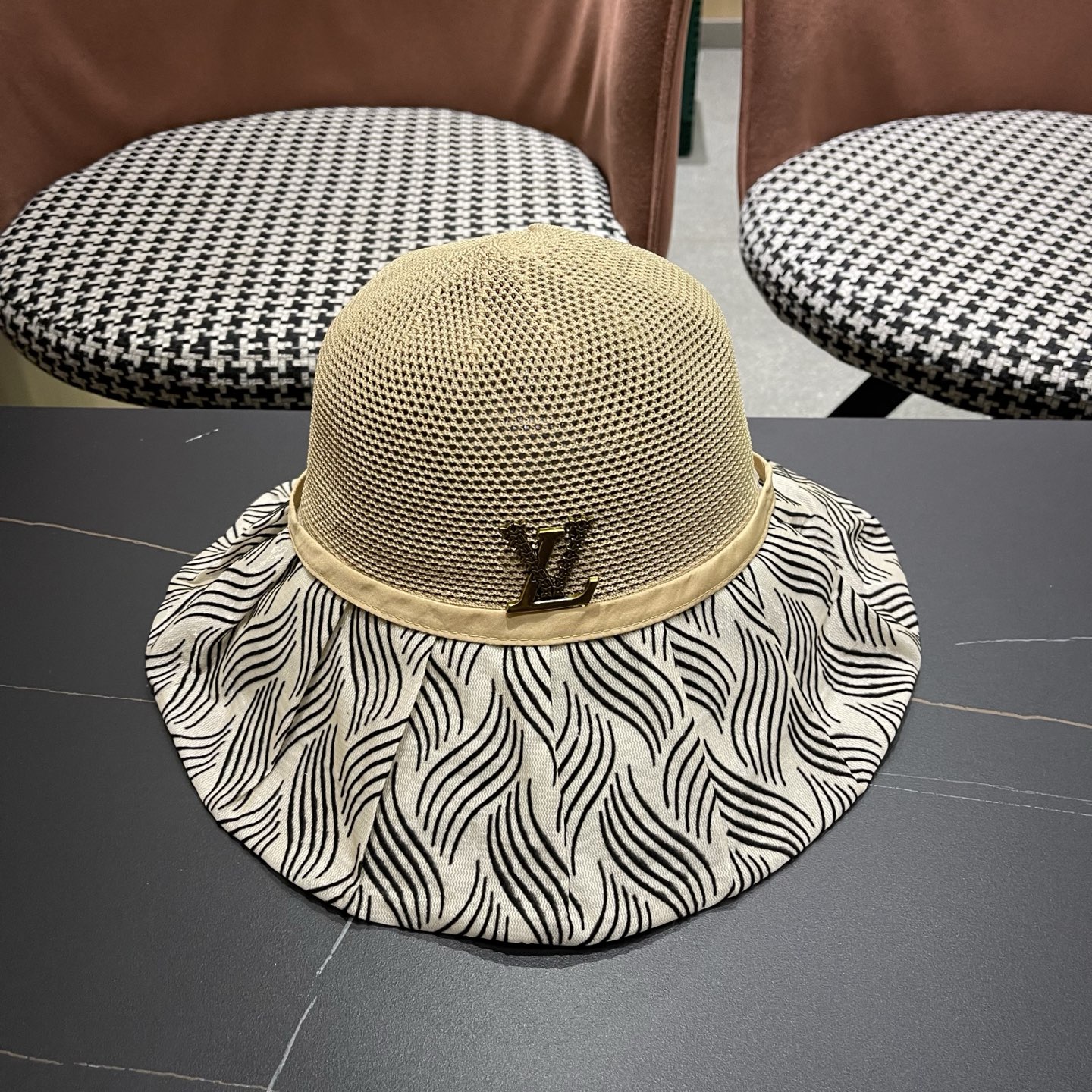 LV 路易威登 新款夏季女防紫外线渔夫帽户外遮脸太阳帽空帽出游沙滩防晒