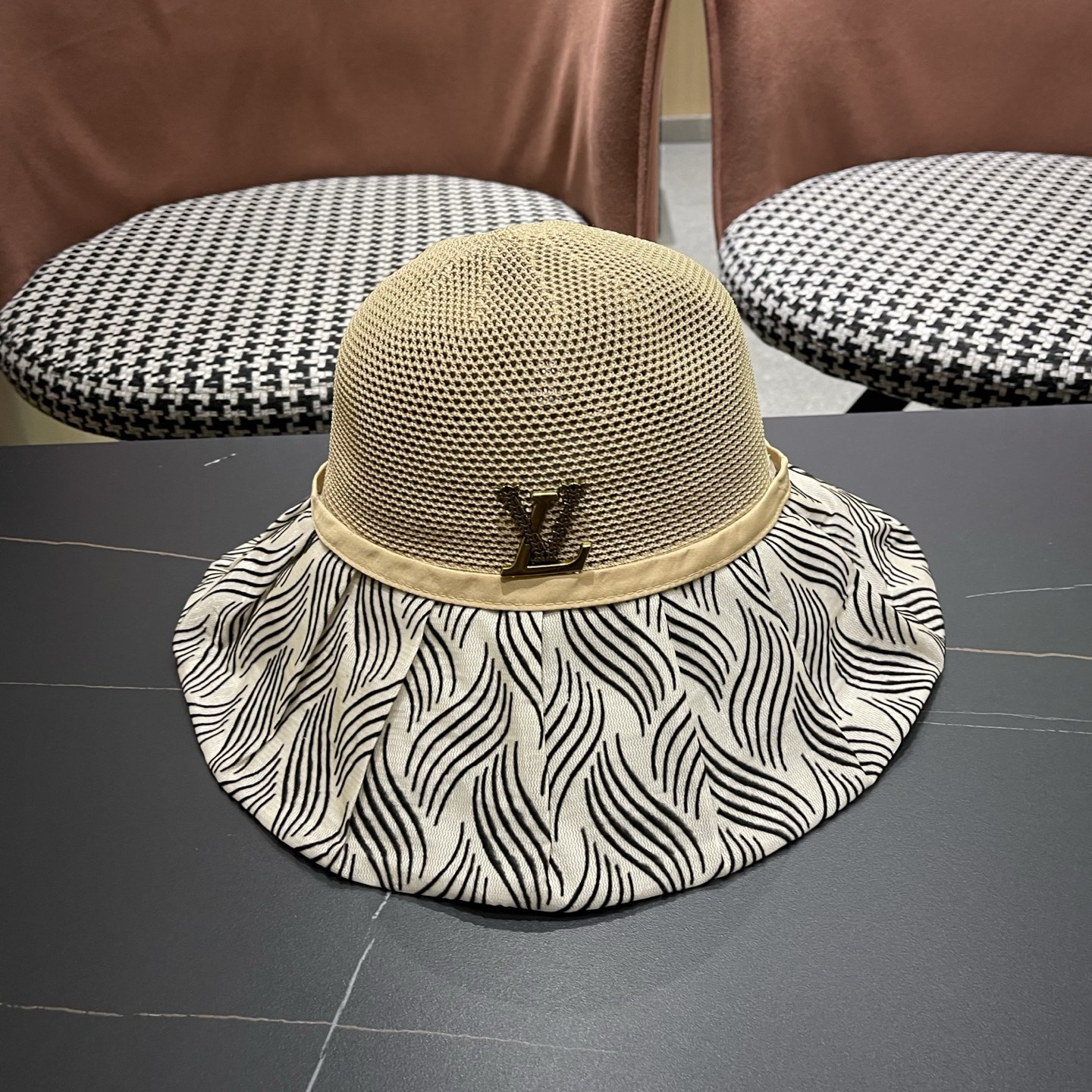 LV 路易威登 新款夏季女防紫外线渔夫帽户外遮脸太阳帽空帽出游沙滩防晒