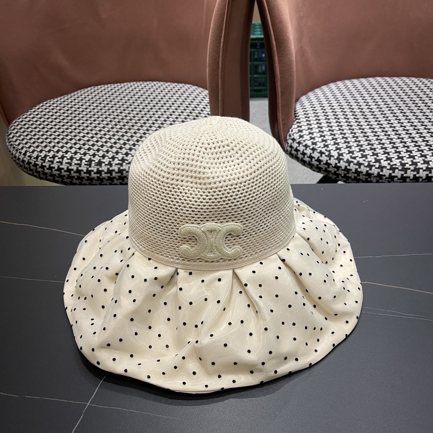 NO:764982,Celine spring and summer new fashion polka dot big brim women's fisherman hat vacation face-covering sun hat outdoor leisure sun hat hat straw hat fisherman hat baseball cap, hat, celine, celine, espadrilles, hats19860909赛琳CELINE 春夏新款时尚波点大沿遮阳女渔夫帽度假遮脸防晒帽户外休闲太阳帽 帽子草帽渔夫帽棒球帽,帽子,celine,celine,espadrilles,hats,hat