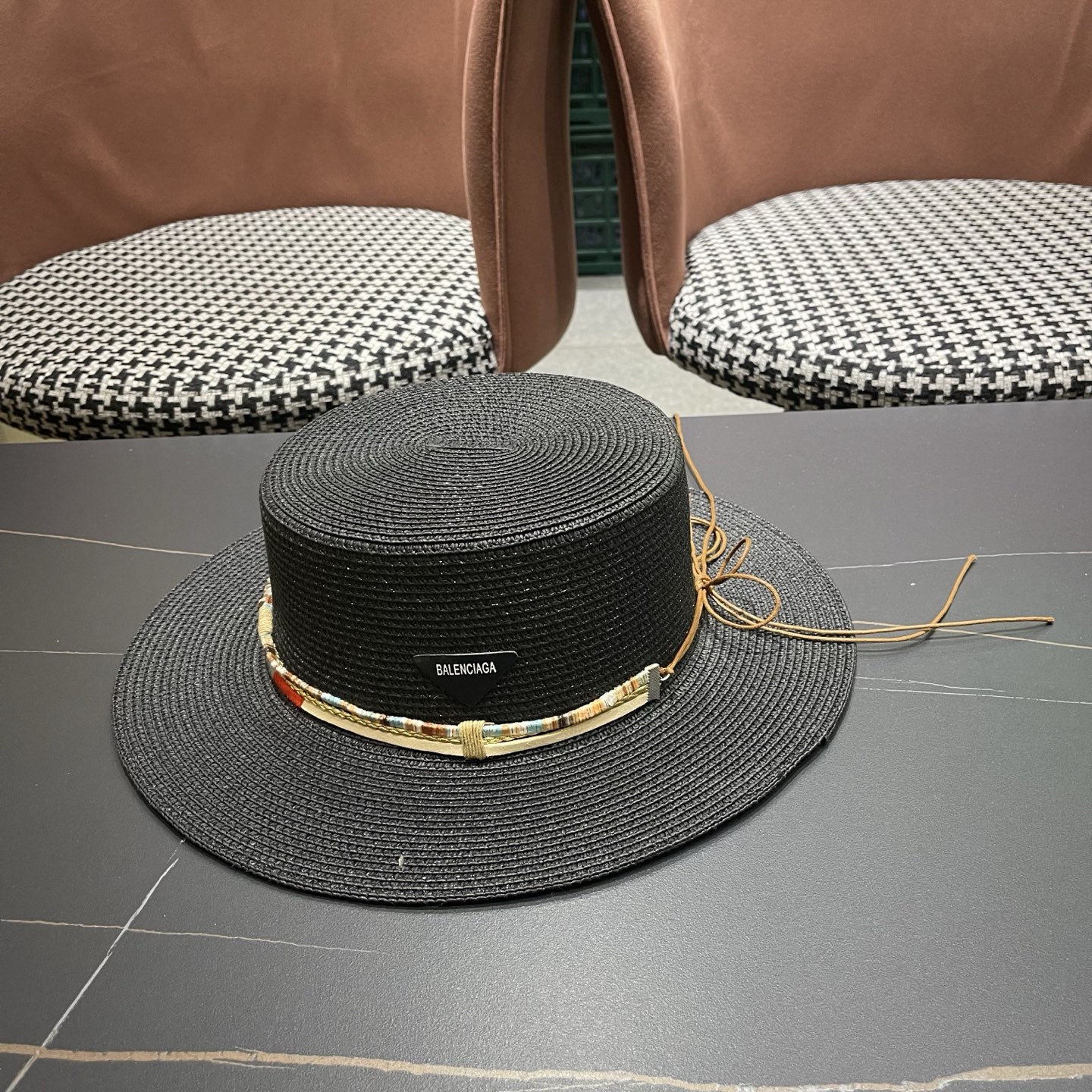 Balenciaga（巴黎世家）早春新款平顶韩版休闲时尚，质地硬朗，手感非常好，名媛必备！遮阳帽草帽
