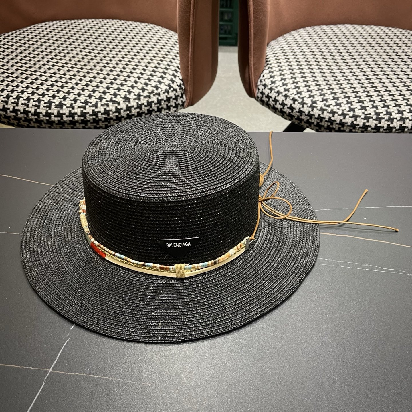 Balenciaga（巴黎世家）早春新款平顶韩版休闲时尚，质地硬朗，手感非常好，名媛必备！遮阳帽草帽