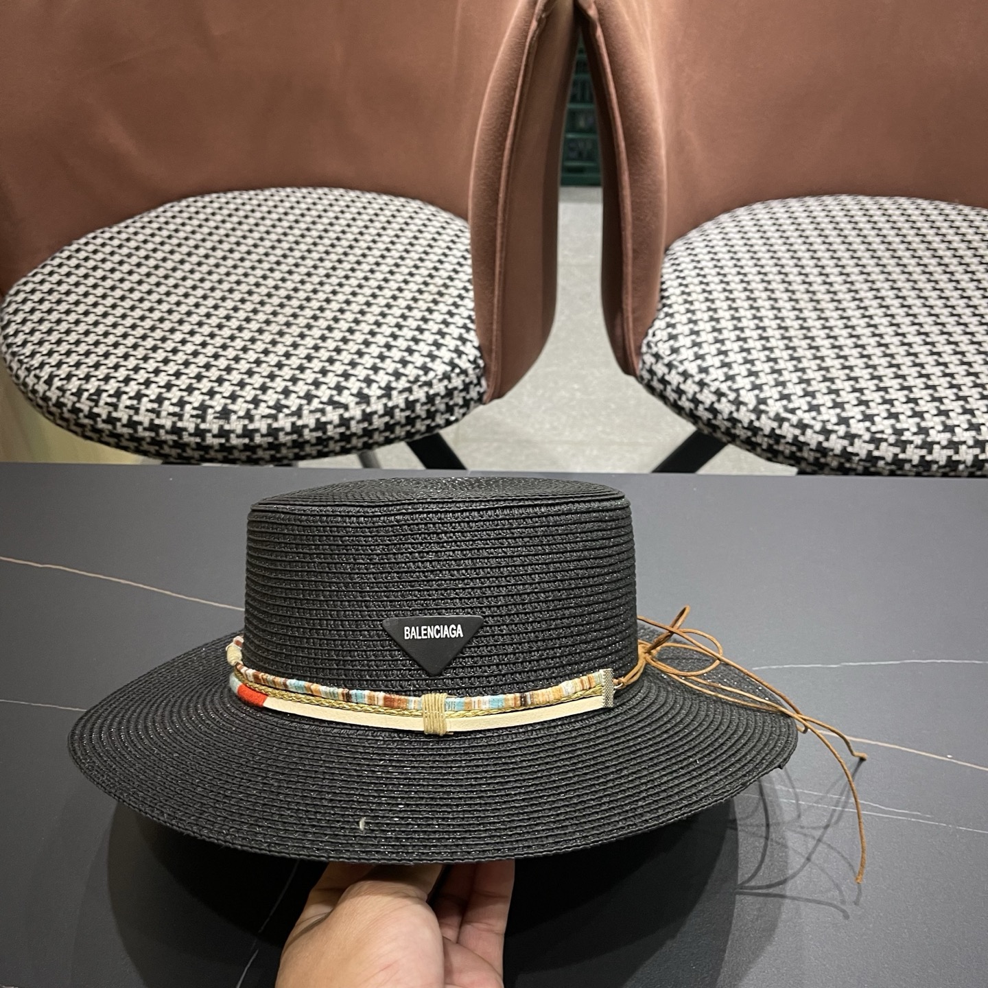 Balenciaga（巴黎世家）早春新款平顶韩版休闲时尚，质地硬朗，手感非常好，名媛必备！遮阳帽草帽