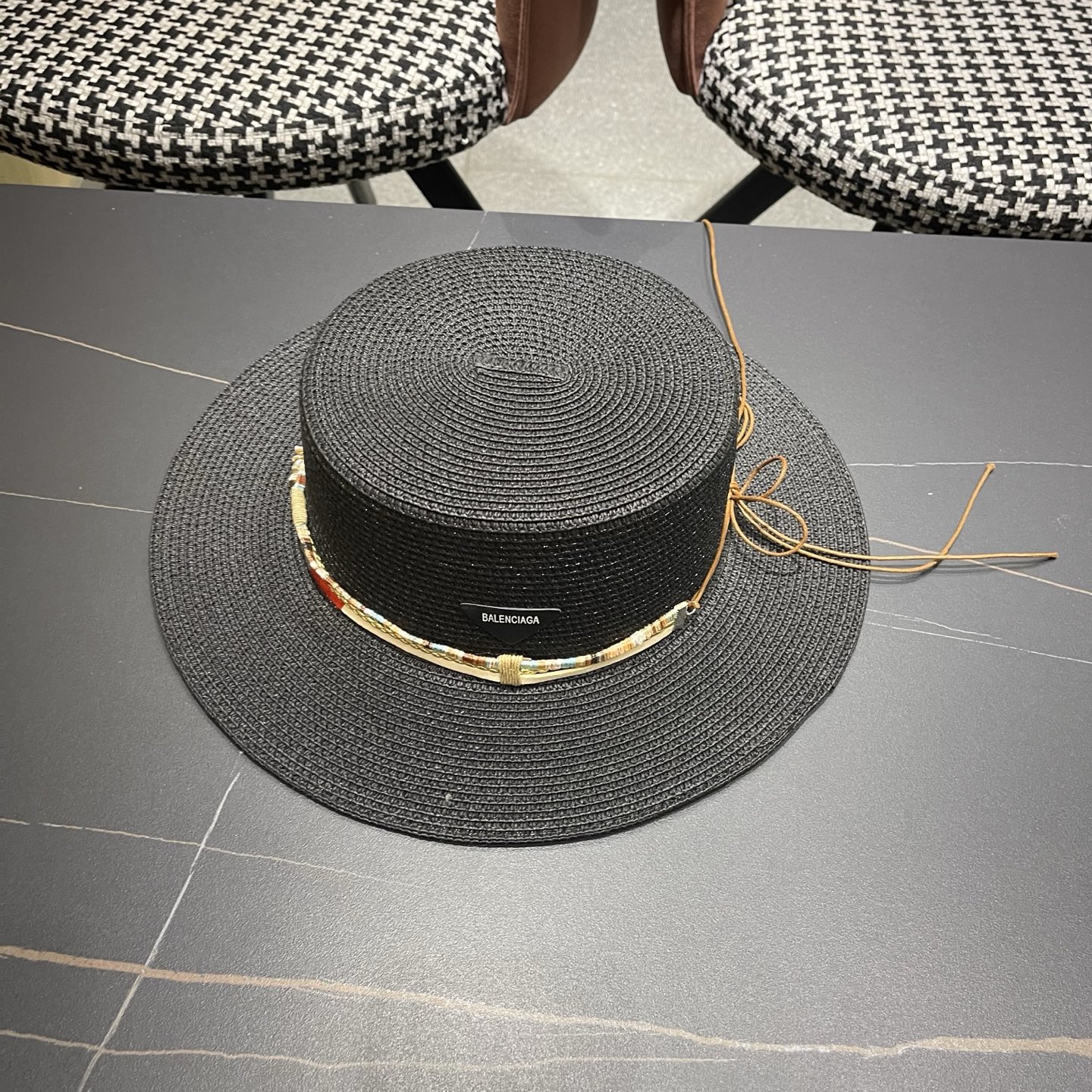 Balenciaga（巴黎世家）早春新款平顶韩版休闲时尚，质地硬朗，手感非常好，名媛必备！遮阳帽草帽